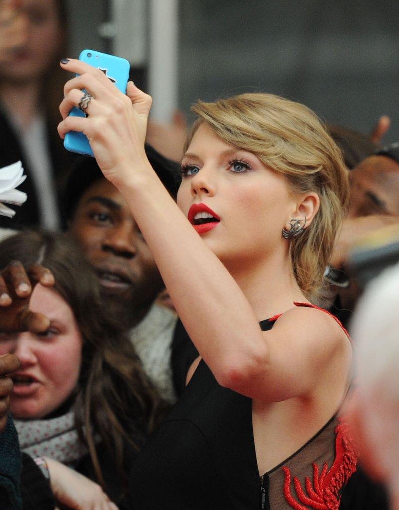 Taylor Swift at 2015 BRIT Awards — photo 356