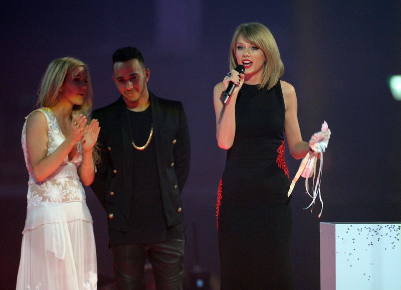 Taylor Swift at 2015 BRIT Awards — photo 387