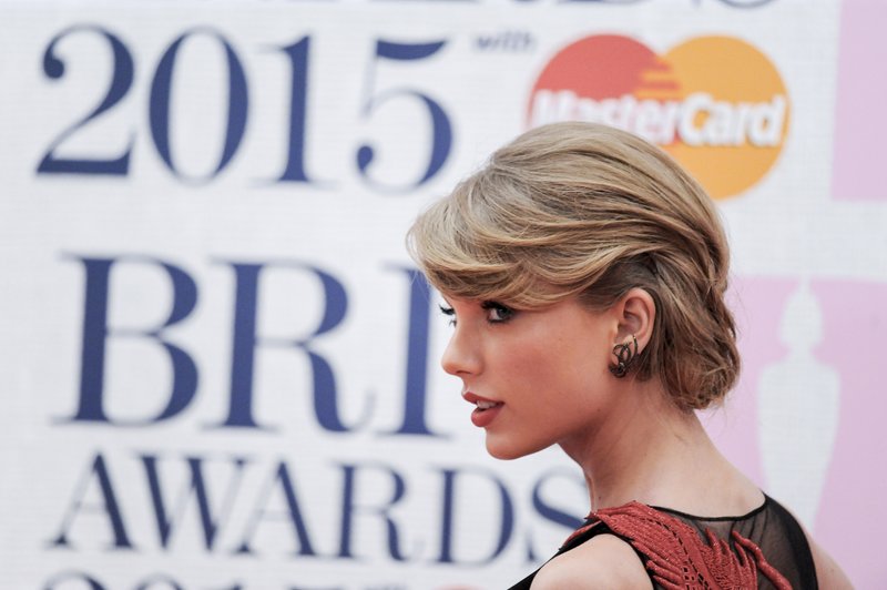 Taylor Swift at 2015 BRIT Awards — photo 402