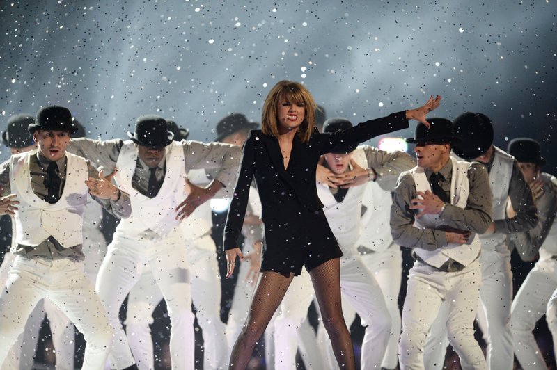 Taylor Swift at 2015 BRIT Awards — photo 444