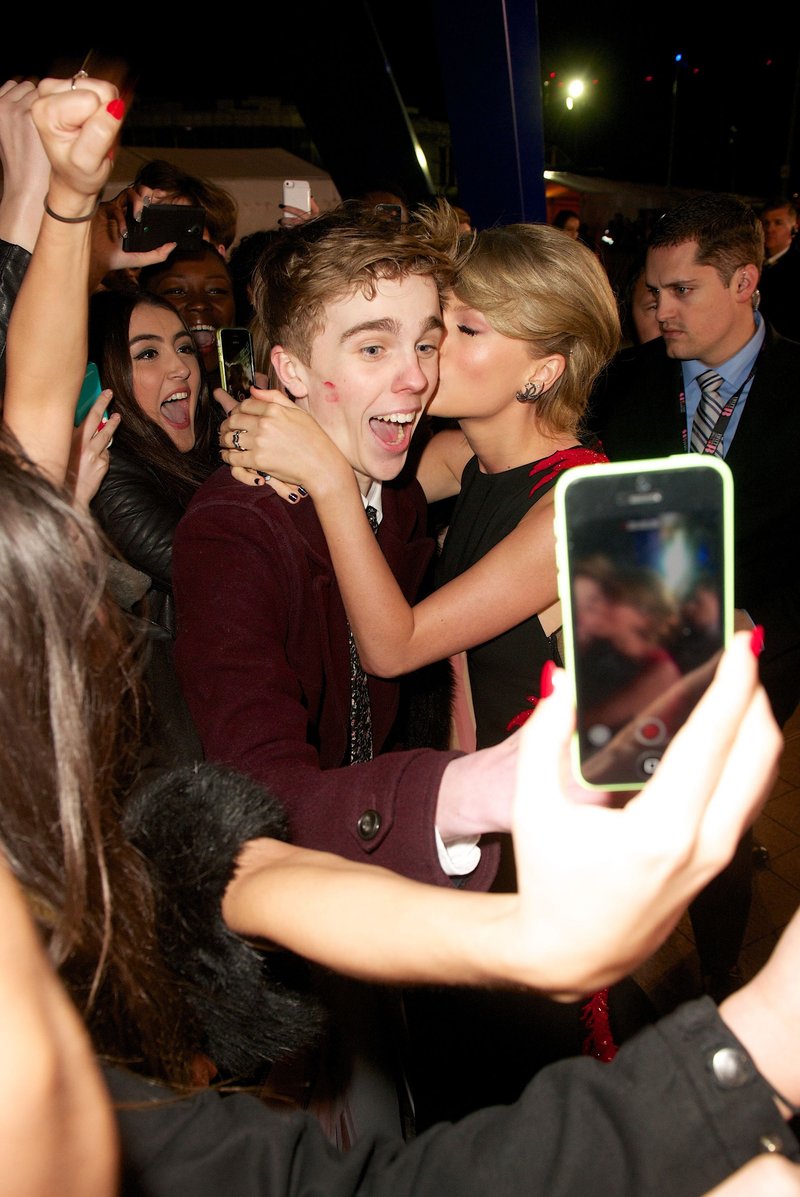 Taylor Swift at 2015 BRIT Awards — photo 486