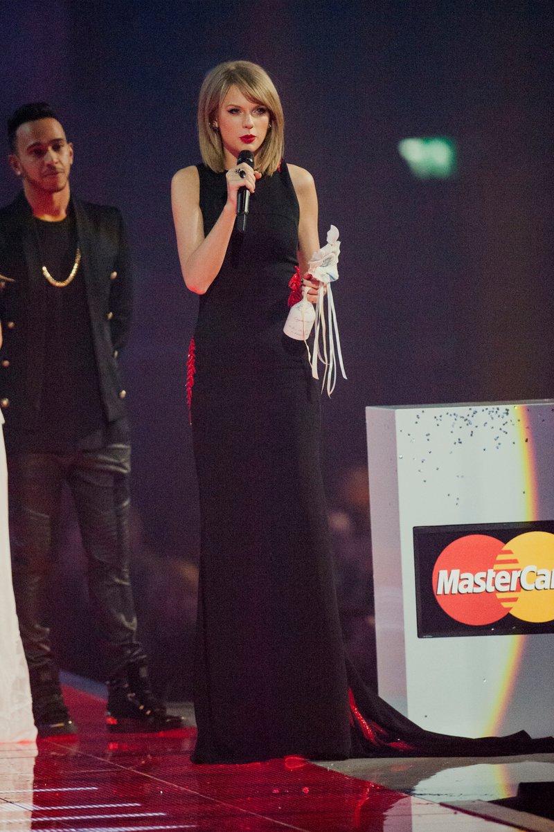 Taylor Swift at 2015 BRIT Awards — photo 520