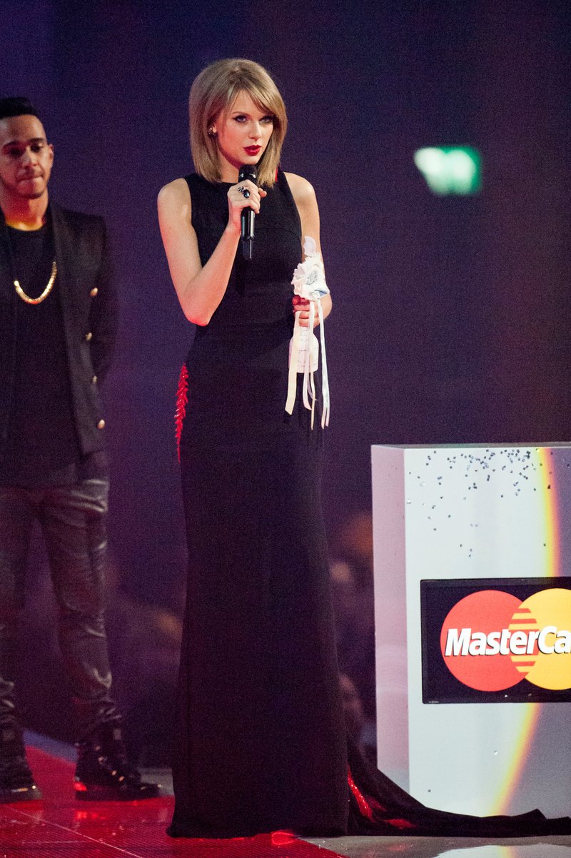 Taylor Swift at 2015 BRIT Awards — photo 521