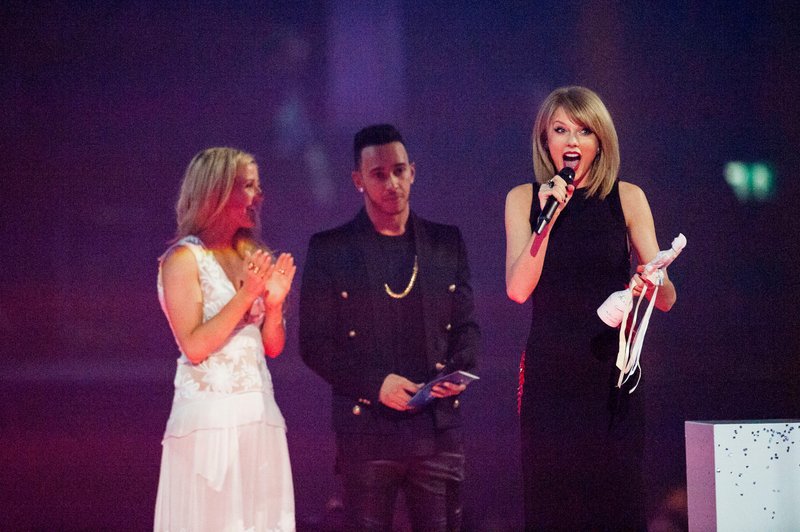 Taylor Swift at 2015 BRIT Awards — photo 523