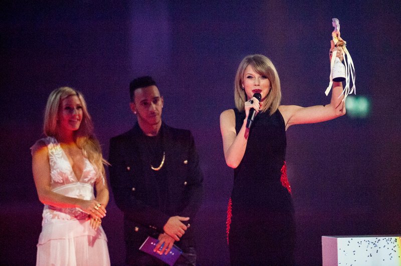 Taylor Swift at 2015 BRIT Awards — photo 524