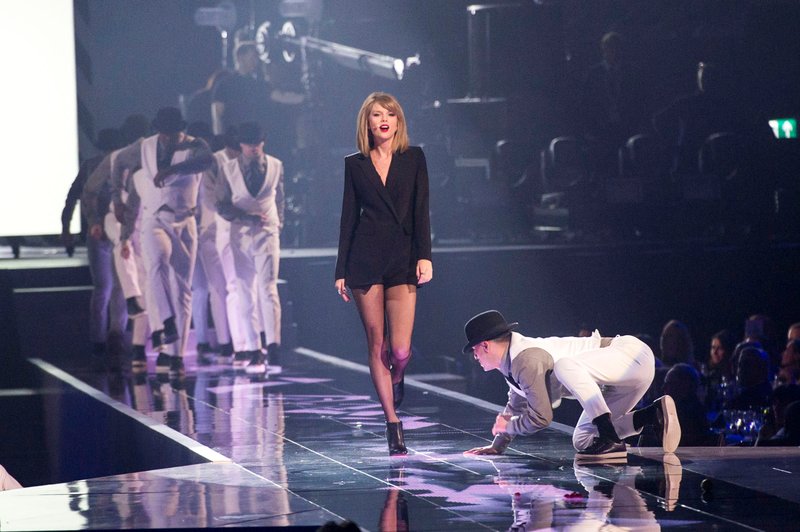 Taylor Swift at 2015 BRIT Awards — photo 531