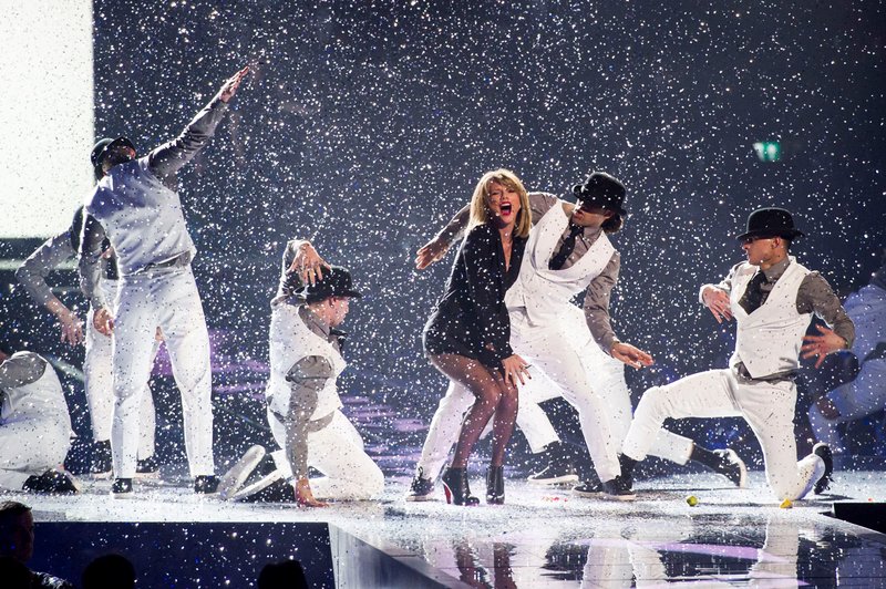 Taylor Swift at 2015 BRIT Awards — photo 537