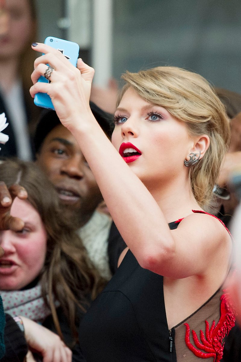 Taylor Swift at 2015 BRIT Awards — photo 566