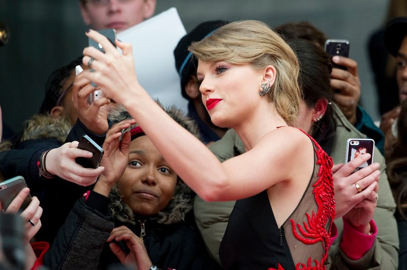 Taylor Swift at 2015 BRIT Awards — photo 571
