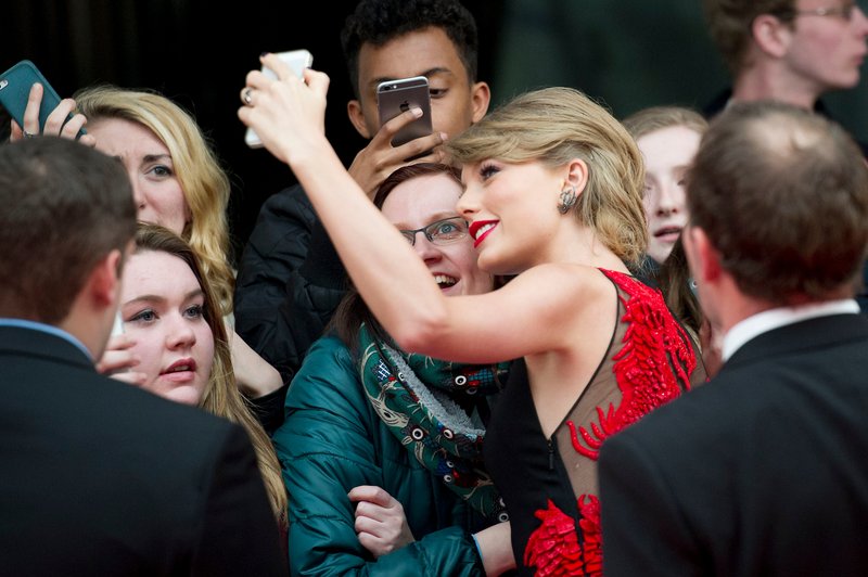 Taylor Swift at 2015 BRIT Awards — photo 572