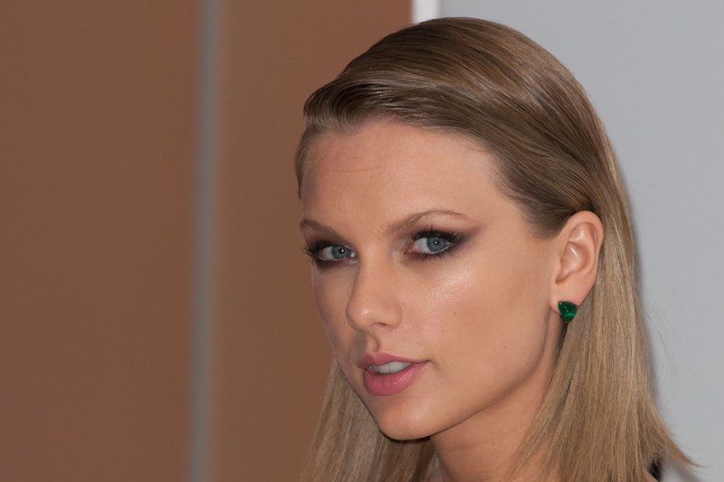 Taylor Swift at Elle Style Awards 2015 — photo 69