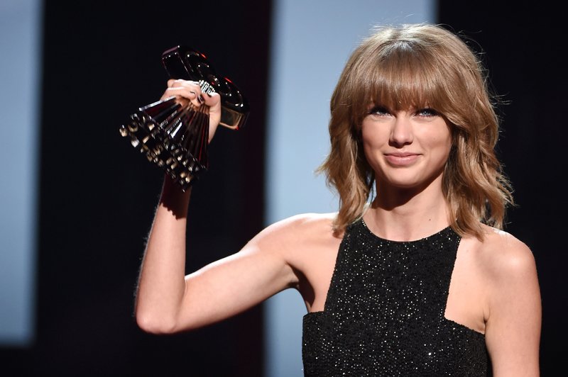 Taylor Swift at 2015 iHeartRadio Music Awards — photo 20