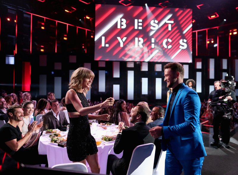 Taylor Swift at 2015 iHeartRadio Music Awards — photo 23