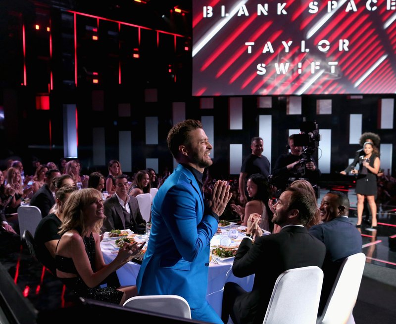 Taylor Swift at 2015 iHeartRadio Music Awards — photo 24