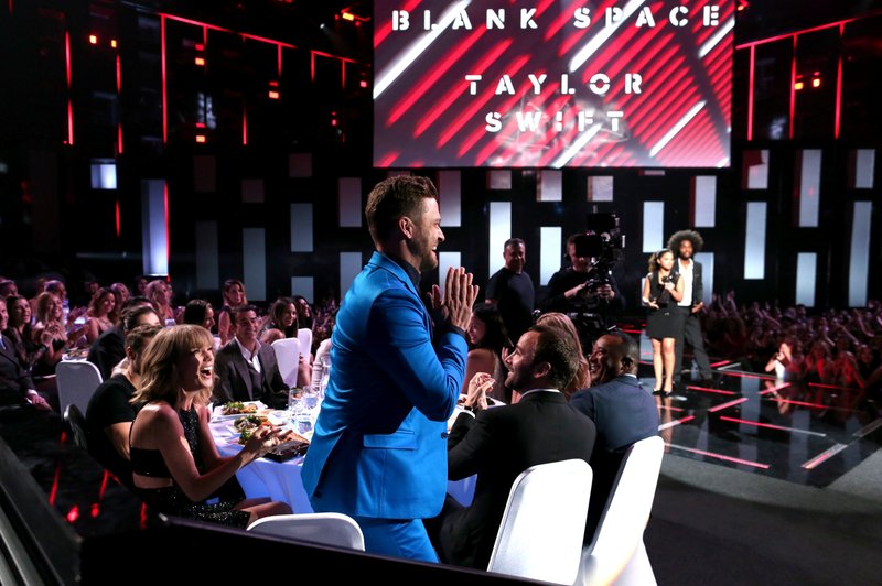 Taylor Swift at 2015 iHeartRadio Music Awards — photo 29