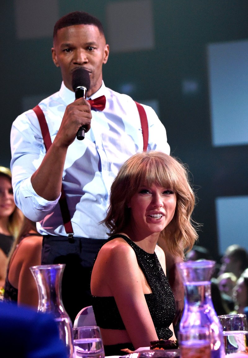 Taylor Swift at 2015 iHeartRadio Music Awards — photo 30