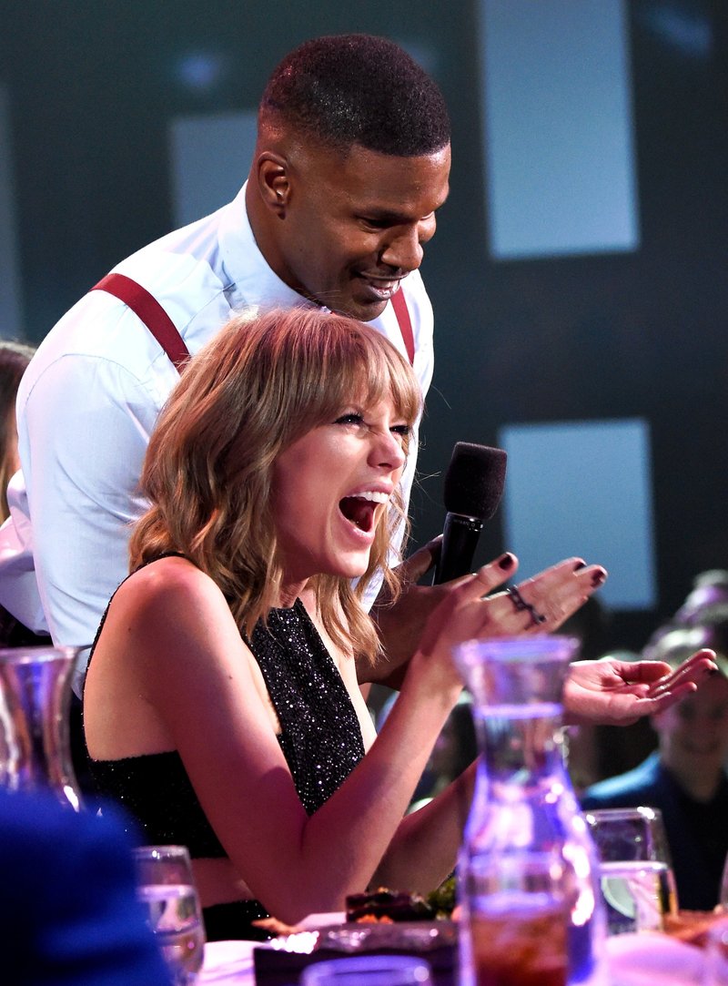 Taylor Swift at 2015 iHeartRadio Music Awards — photo 32