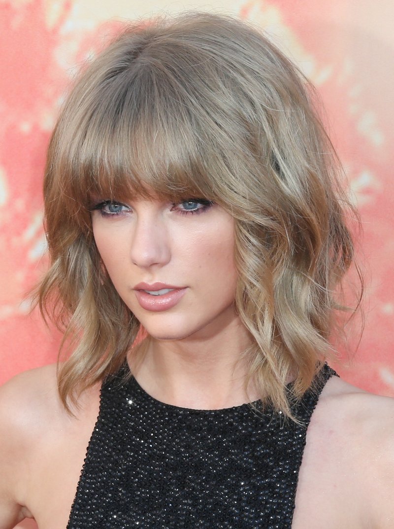 Taylor Swift at 2015 iHeartRadio Music Awards — photo 75