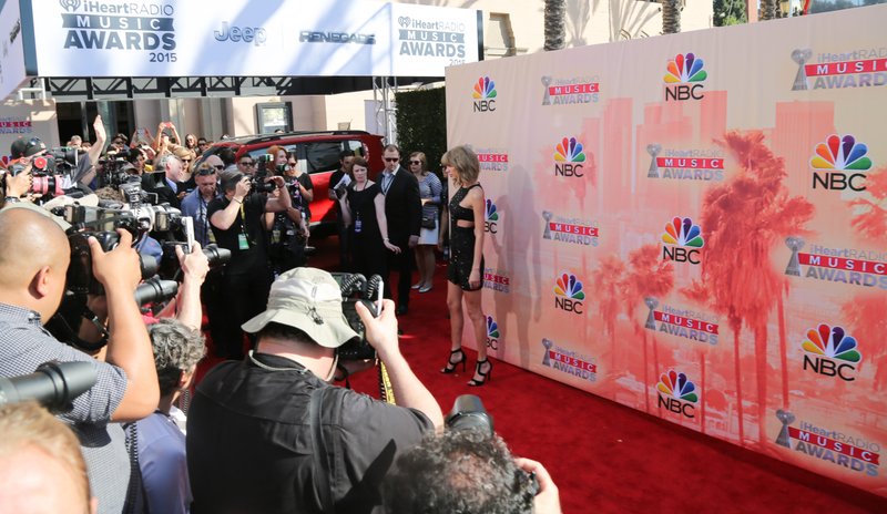 Taylor Swift at 2015 iHeartRadio Music Awards — photo 79