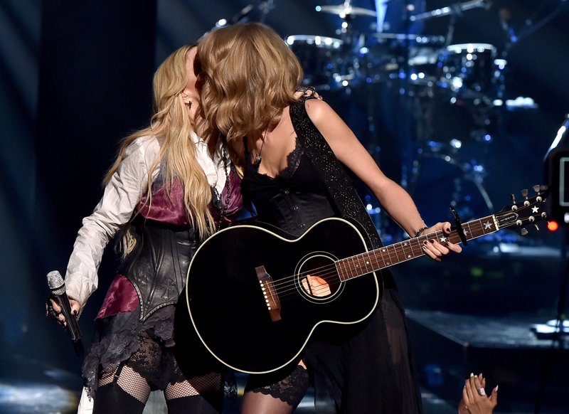 Taylor Swift at 2015 iHeartRadio Music Awards — photo 95