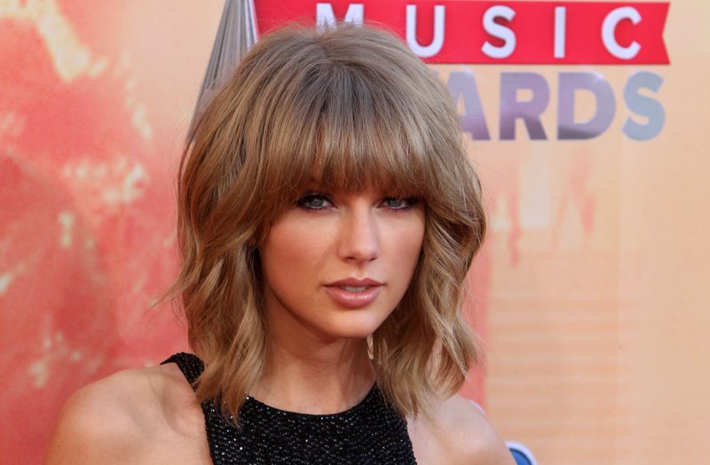 Taylor Swift at 2015 iHeartRadio Music Awards — photo 488
