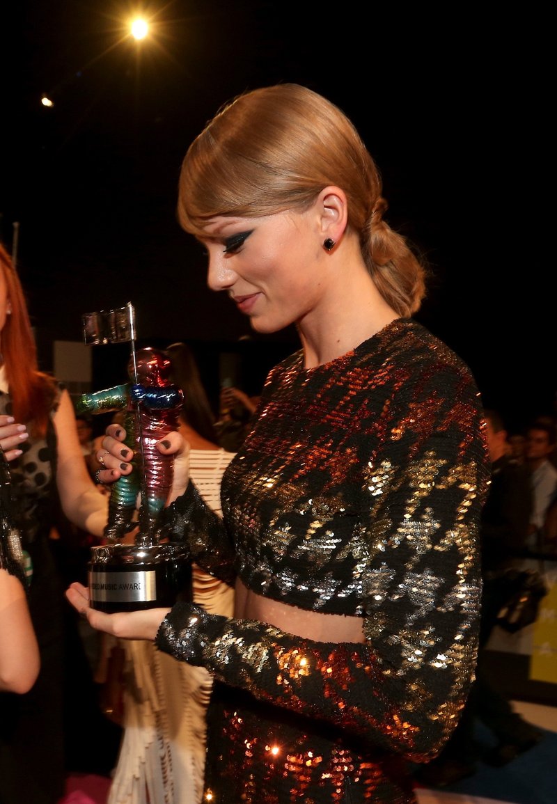 Taylor Swift at 2015 MTV Video Music Awards — photo 11