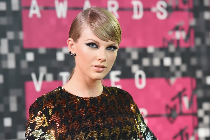 Taylor Swift at 2015 MTV Video Music Awards — photo 17