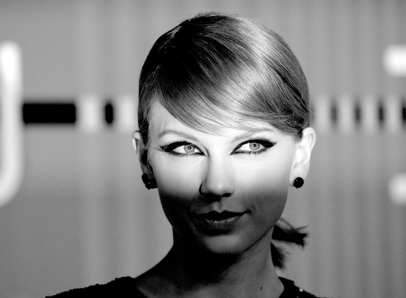 Taylor Swift at 2015 MTV Video Music Awards — photo 27