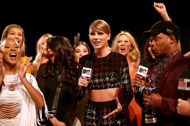 Taylor Swift at 2015 MTV Video Music Awards — photo 29