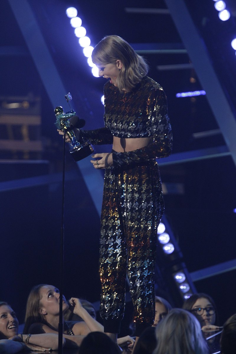 Taylor Swift at 2015 MTV Video Music Awards — photo 233