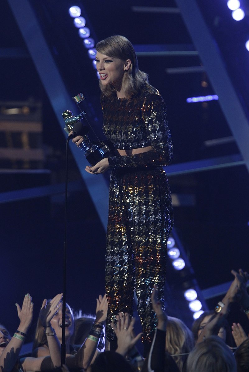 Taylor Swift at 2015 MTV Video Music Awards — photo 234