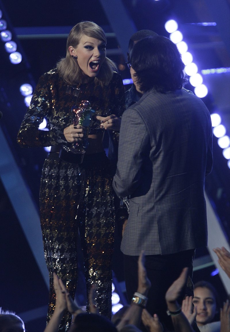Taylor Swift at 2015 MTV Video Music Awards — photo 235