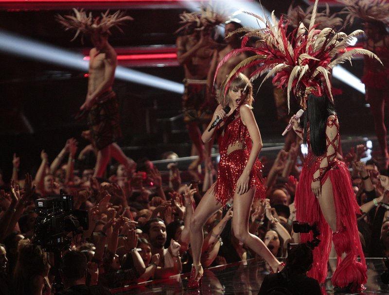 Taylor Swift at 2015 MTV Video Music Awards — photo 256