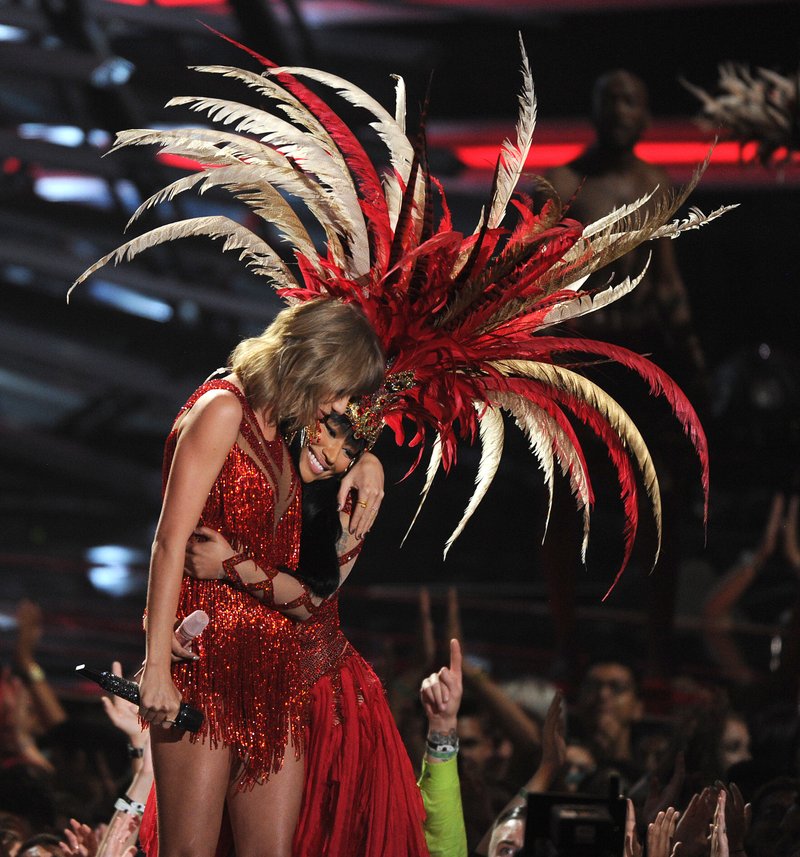 Taylor Swift at 2015 MTV Video Music Awards — photo 273