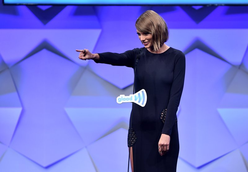 Taylor Swift at 27th Annual GLAAD Media Awards — photo 18