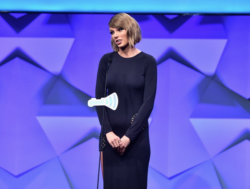 Taylor Swift at 27th Annual GLAAD Media Awards — photo 23