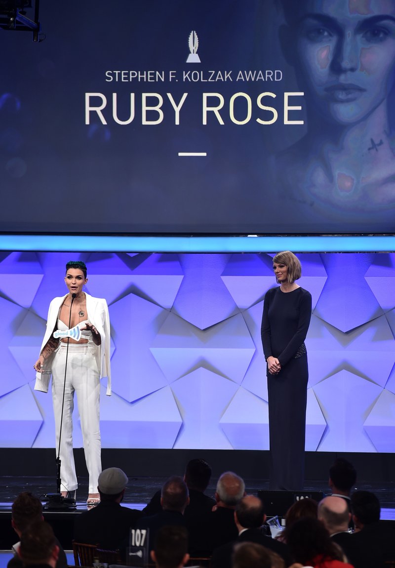 Taylor Swift at 27th Annual GLAAD Media Awards — photo 45