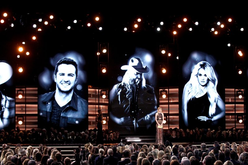 Taylor Swift at 50th Annual CMA Awards — photo 35