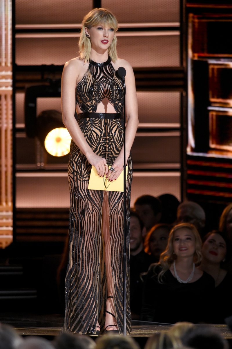 Taylor Swift at 50th Annual CMA Awards — photo 41
