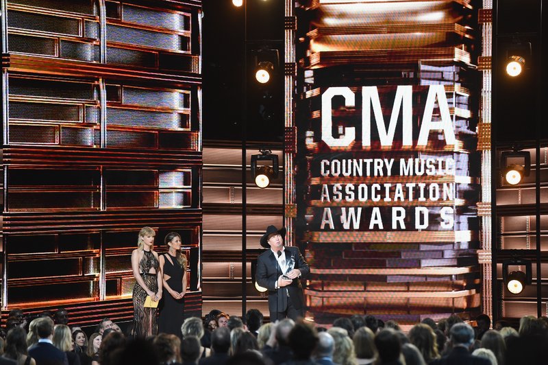 Taylor Swift at 50th Annual CMA Awards — photo 62