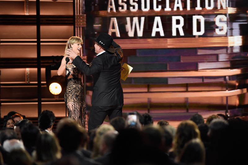 Taylor Swift at 50th Annual CMA Awards — photo 63