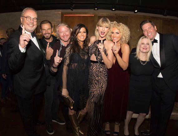 Taylor Swift at 50th Annual CMA Awards — photo 71