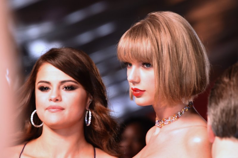 Taylor Swift at 58th Annual GRAMMY Awards — photo 23