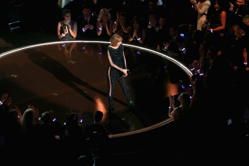 Taylor Swift at 58th Annual GRAMMY Awards — photo 204
