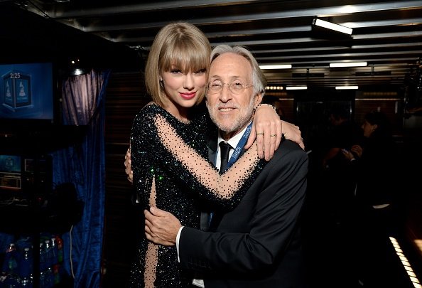 Taylor Swift at 58th Annual GRAMMY Awards — photo 219