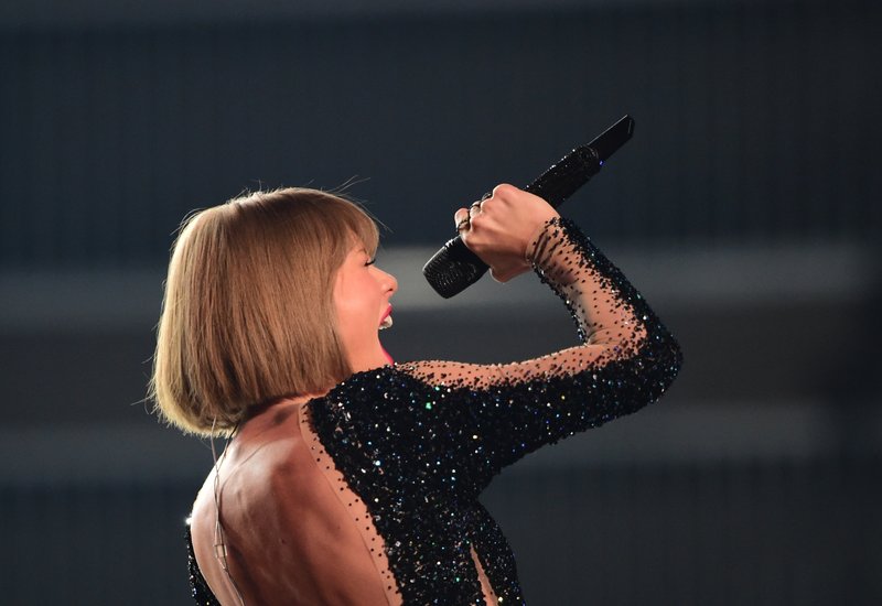 Taylor Swift at 58th Annual GRAMMY Awards — photo 336