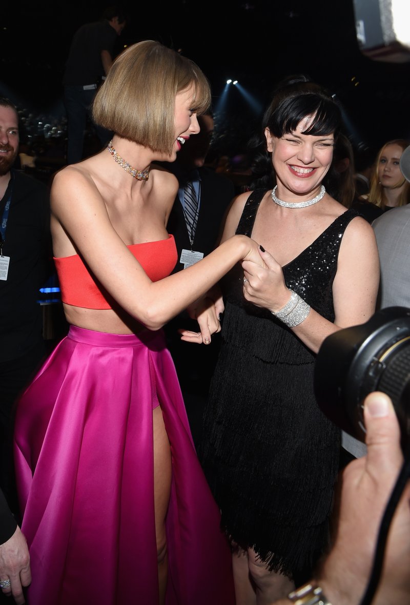 Taylor Swift at 58th Annual GRAMMY Awards — photo 360