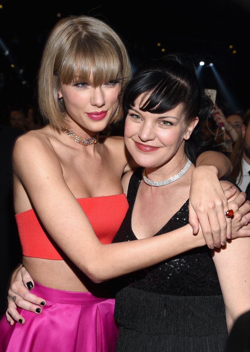Taylor Swift at 58th Annual GRAMMY Awards — photo 361