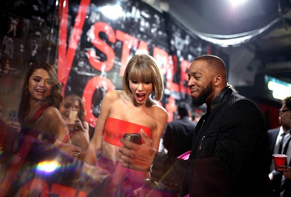 Taylor Swift at 58th Annual GRAMMY Awards — photo 367