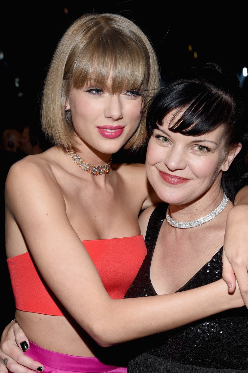 Taylor Swift at 58th Annual GRAMMY Awards — photo 395